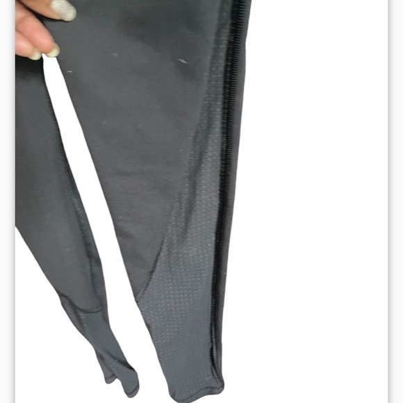 Sale‼️Lululemon Black Leggings- Size 4 Pre-Owned - Picture 3 of 4